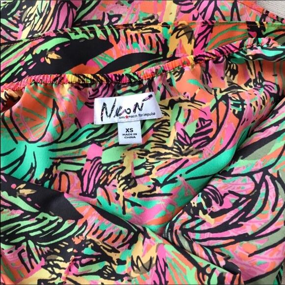 Macys Colorful Pink & Black Blouse Tropical Print Ruffle Halter Tank - Picture 4 of 6